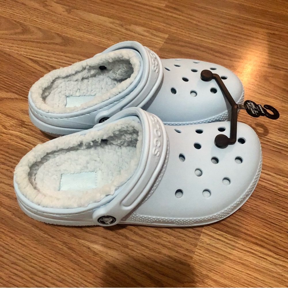 Baby blue Fuzzy Crocs - Picture 4 of 7